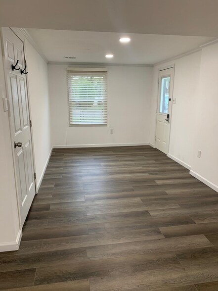 Building Photo - 4807 Poplar Dr