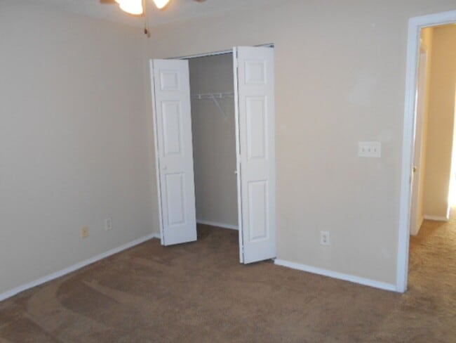 Building Photo - 3 bedroom, 3 bath townhome in Kiskadee Parke