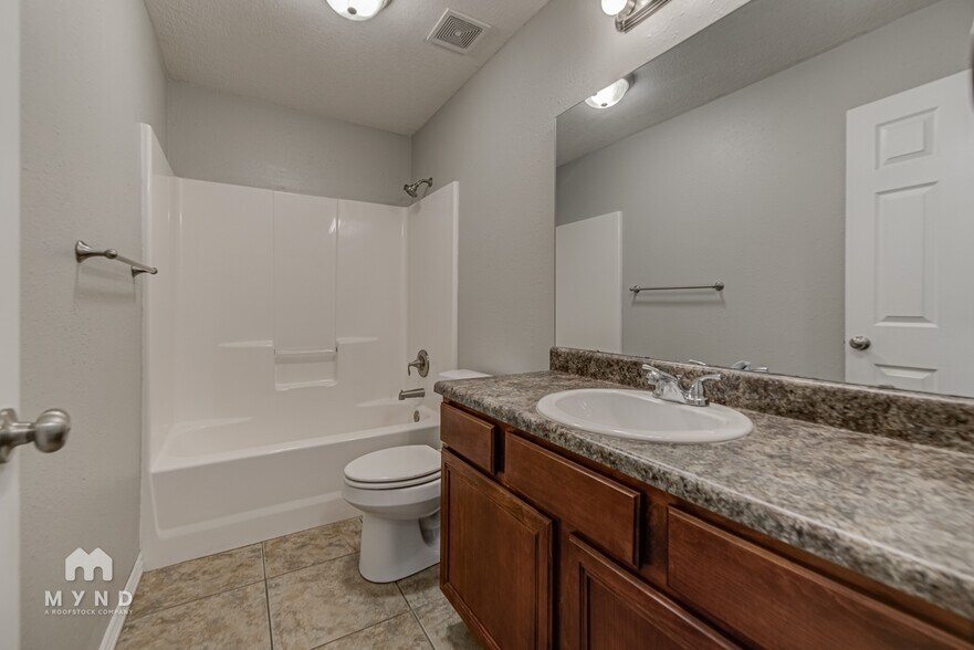 Building Photo - 112 N Peach Brook