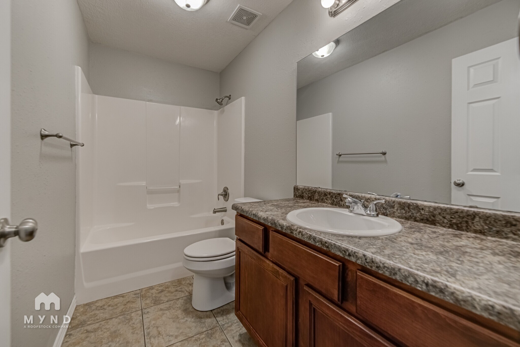 Building Photo - 112 N Peach Brook