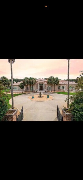 Building Photo - 4600 Lacosta Dr