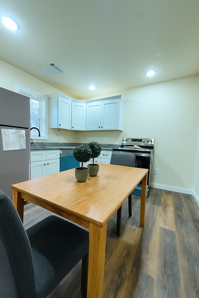 Building Photo - Simonds Road Duplex