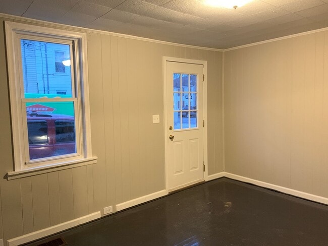 Building Photo - Newly Renovated 2 Bedroom with a walk-through Home in Carlisle