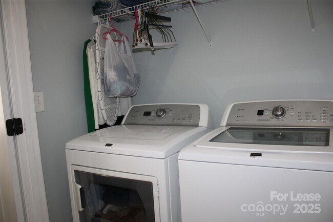 Building Photo - 9446 Cadman Ct