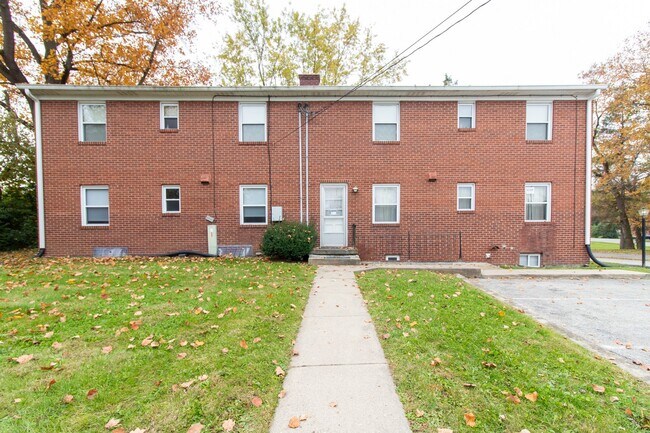Building Photo - 5918 Devington Rd
