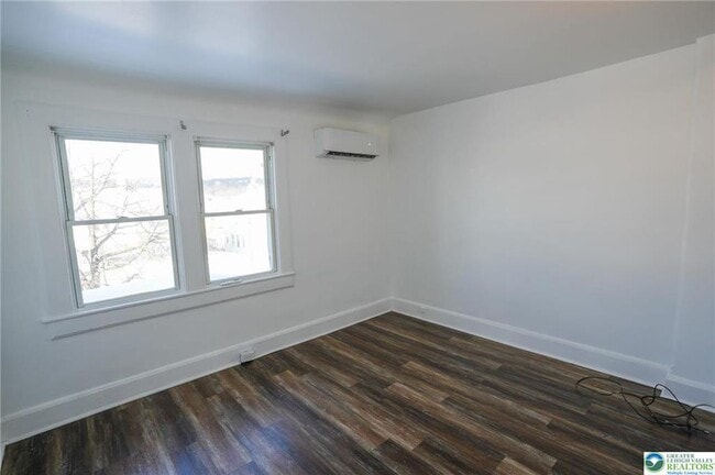 Building Photo - 256 Lehigh Ave