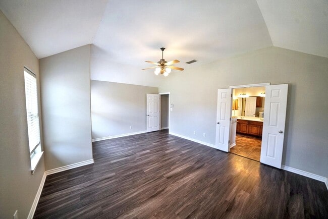 Building Photo - Stunning 4-Bedroom Home in Live Oak Hills,...