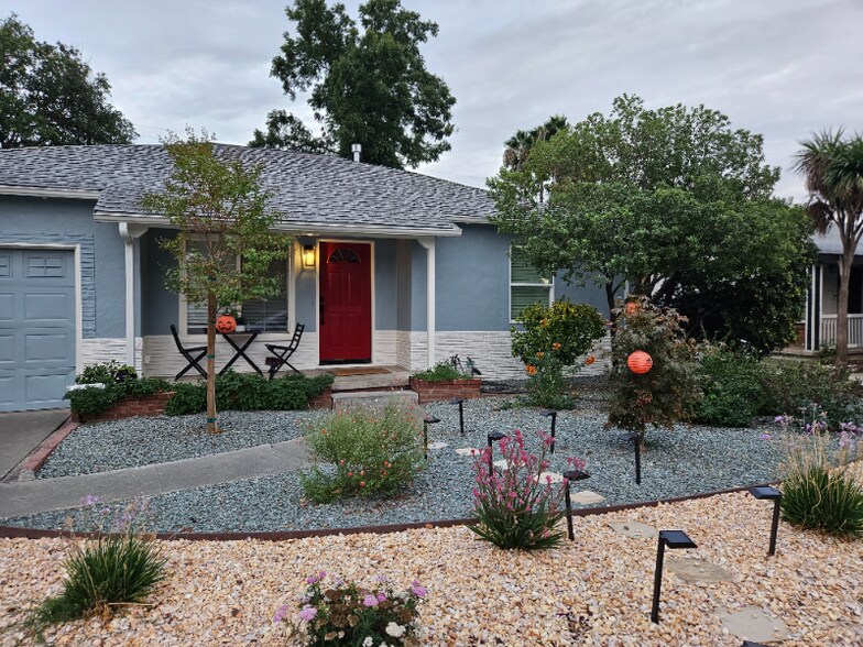 Primary Photo - 2016 W Sonoma Ave