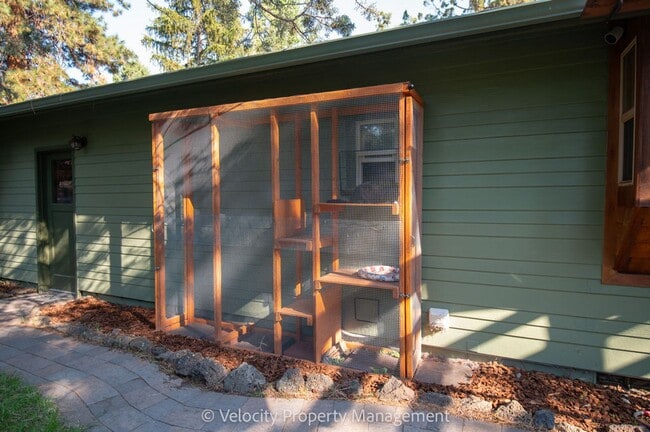 Building Photo - Beautiful home on a large half acre lot!