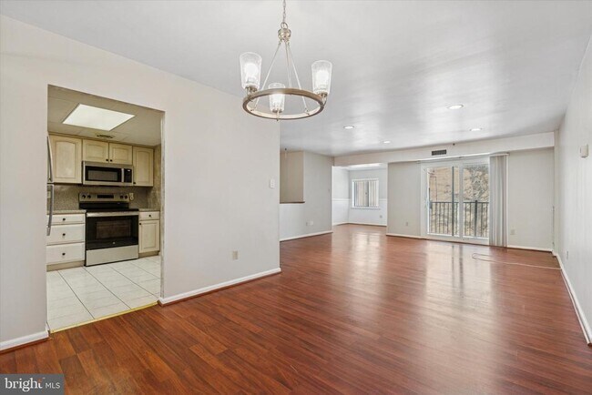 Building Photo - 3204 Delaire Landing Rd