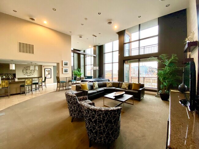 Building Photo - 2451 Midtown Ave