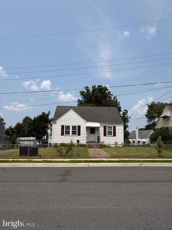 Building Photo - 10902 Milburn St