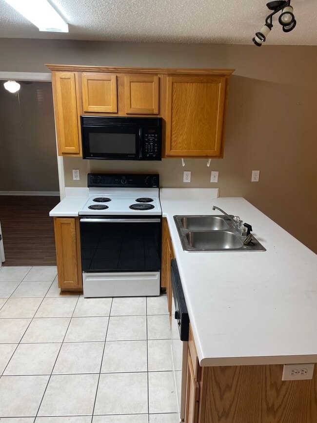 Building Photo - Regency Square Condo, Unit A3