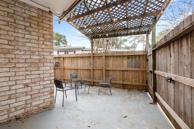 Building Photo - 1809 Stoney Brook Dr