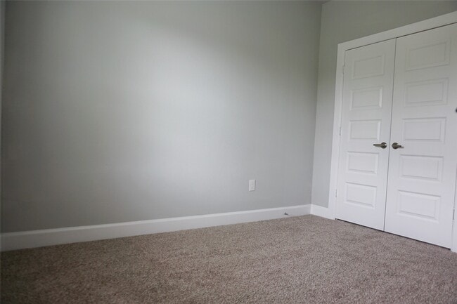 Building Photo - 5036 Van Fleet St