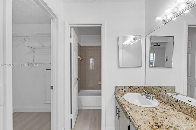 Building Photo - 1403 S Liberty Ave