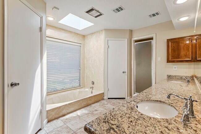 Building Photo - 3218 Freshmeadows Dr