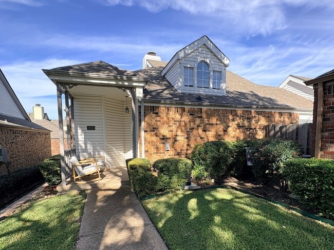 Building Photo - 18024 Whispering Gables Ln