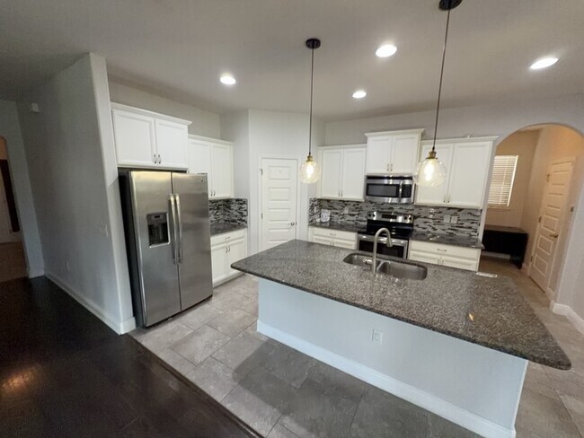 Building Photo - 15543 Waterleigh Cove Dr