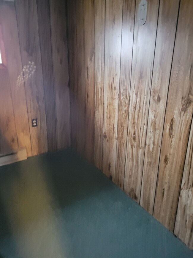 Building Photo - 30 1/2 Maple Street