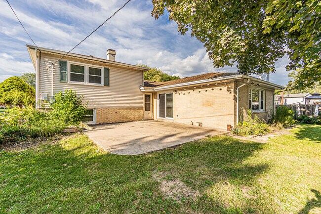 Building Photo - 1767 E Cree Ln