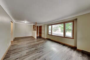 Building Photo - 452 N Alexander St