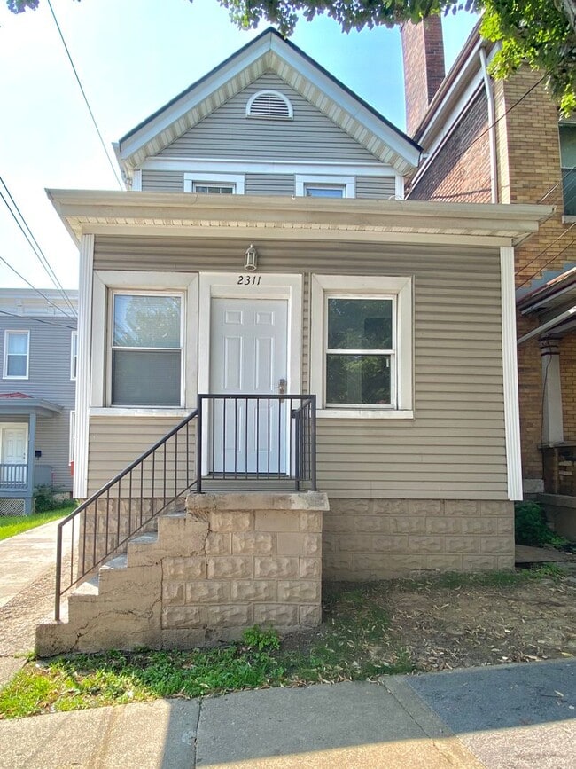 Primary Photo - 5 bed/ 2 Bath Mins. from UC Only $750/pp (...
