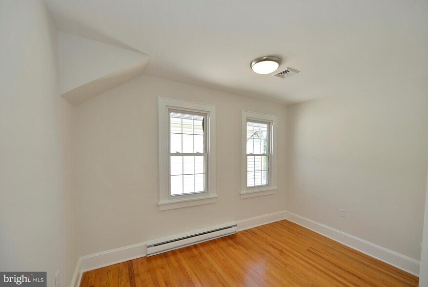 Building Photo - 31 W Whitlock Ave