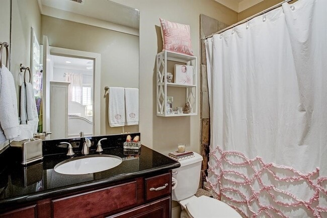 Building Photo - 246 Detering St