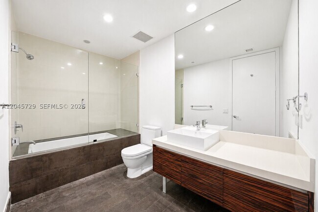 Building Photo - 1100 Biscayne Blvd