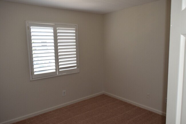 Building Photo - Tracy Home Available in Desirable Edgewood Neighborhood