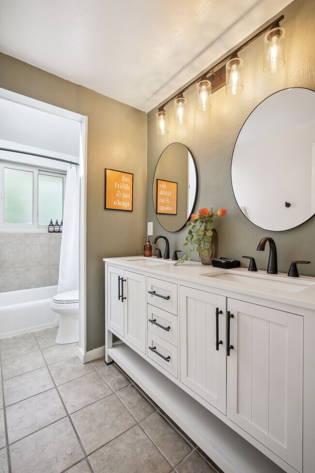 Building Photo - 8694 W 67th Pl