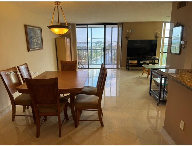 Building Photo - 2500 NE 135th St