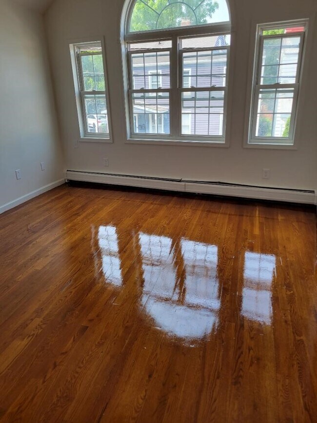 Building Photo - 121 Depew Ave