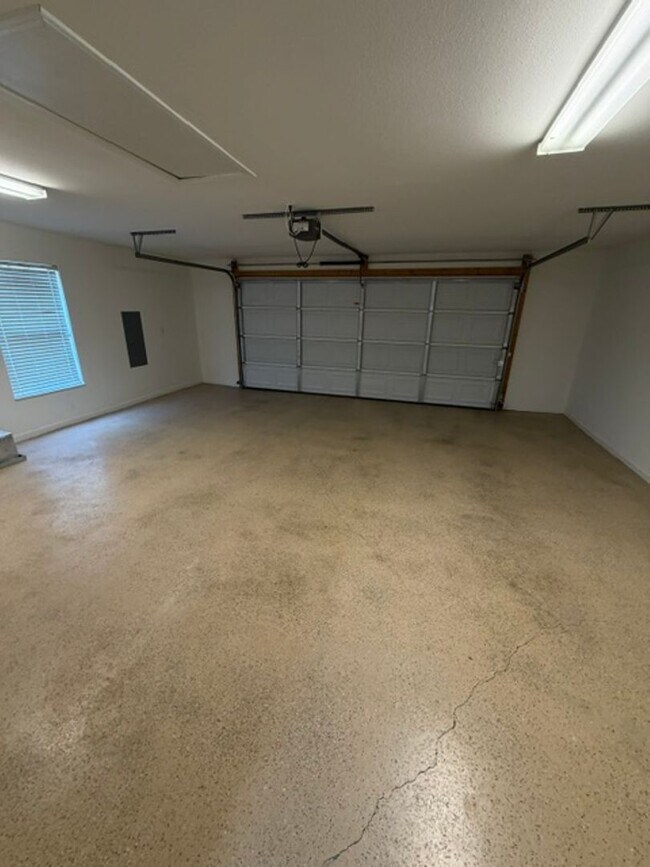 Building Photo - 2811 June Bug Way