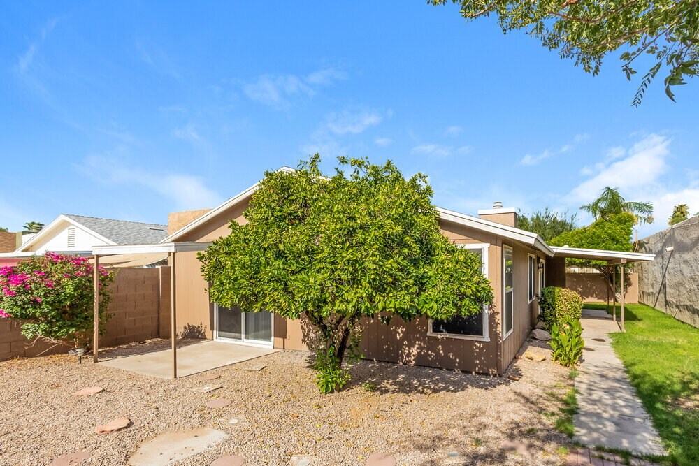 Building Photo - 2051 N Villas Ln