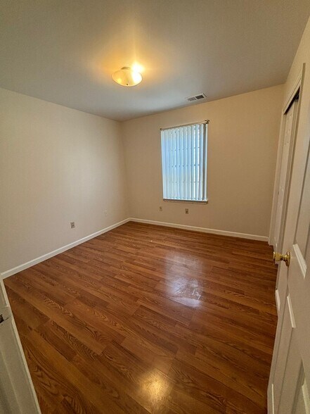 Building Photo - 28 Delavan Pl