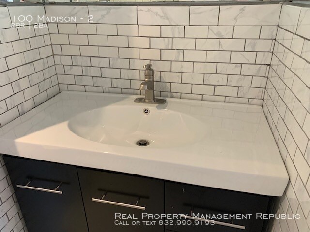 Building Photo - 100 Madison