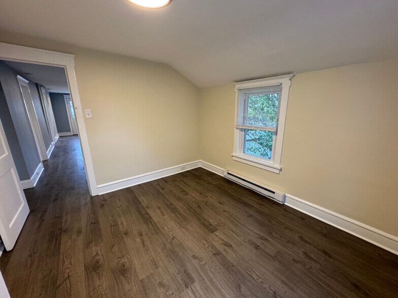 Building Photo - 321 Wesley Ave