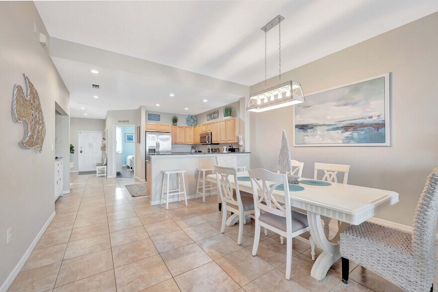 Building Photo - 530 S Gulfview Blvd