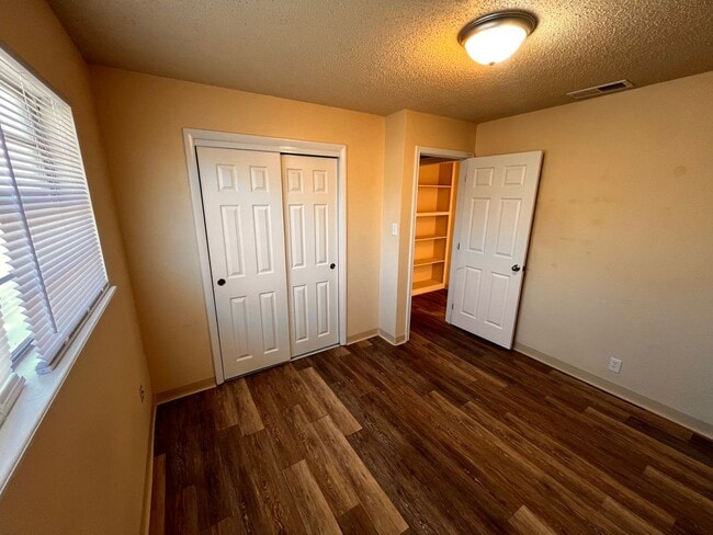 Building Photo - 1550 Arizona Dr