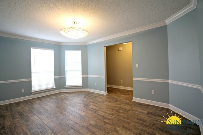 Building Photo - Stunning 4 Bedroom Home in Niceville