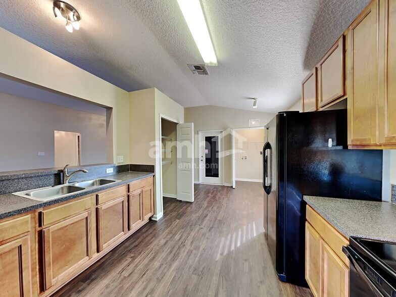 Building Photo - 81 Marisco Way