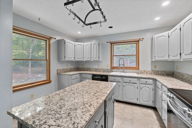 Building Photo - Lake Monticello Rental 3Bed/3Bath House