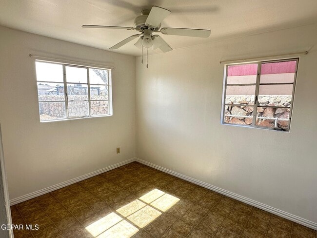 Building Photo - 5036 Louis Dr