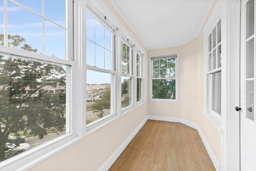 Building Photo - 723 Fellsway