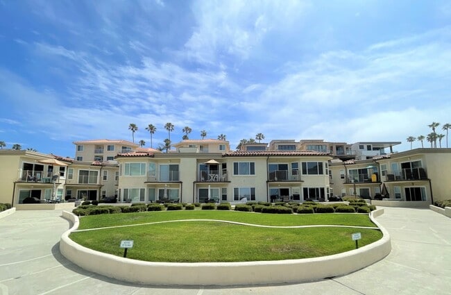 Building Photo - BEACH FRONT CONDO - Panoramic Ocean Views!