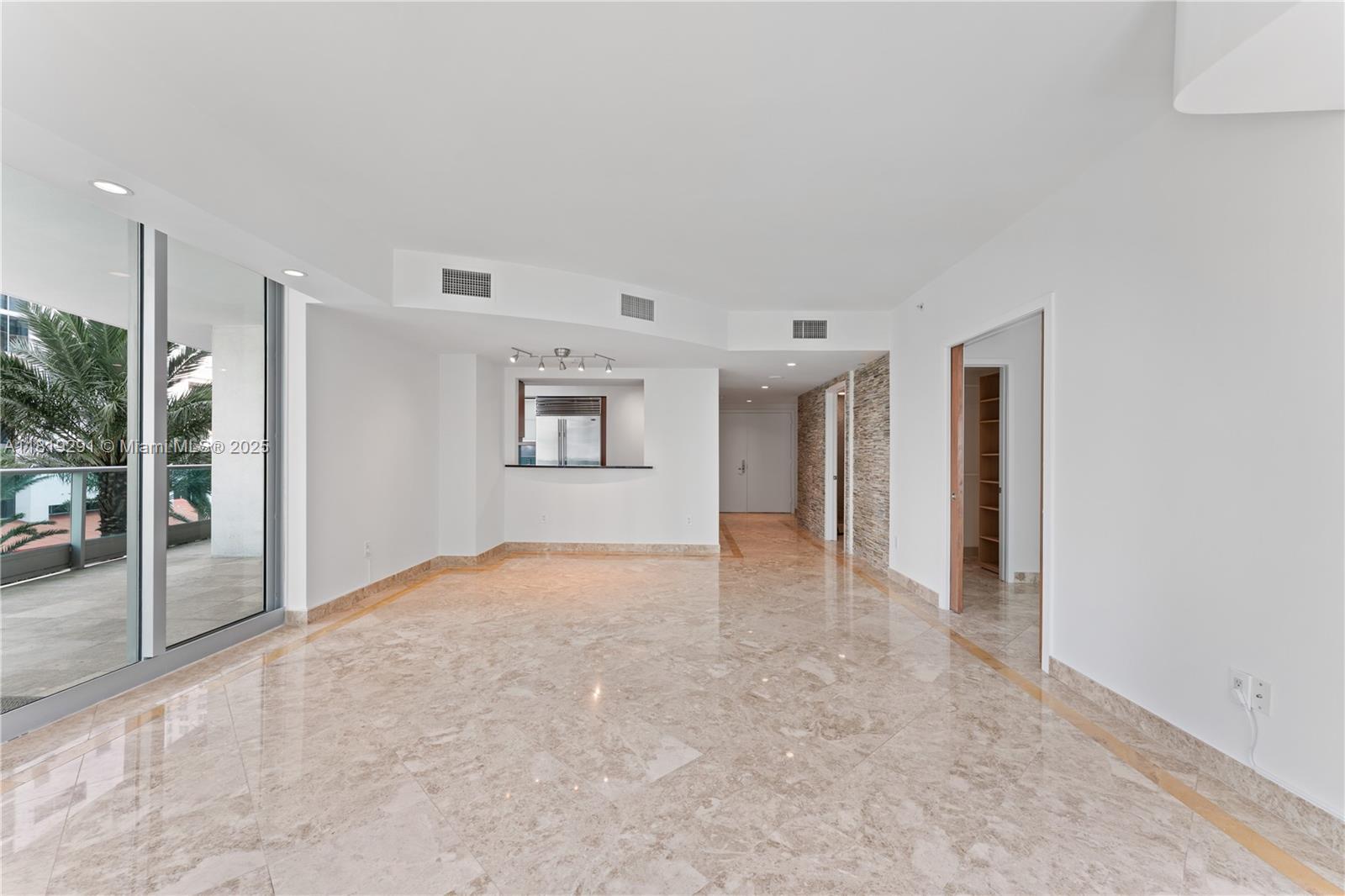 Building Photo - 1331 Brickell Bay Dr