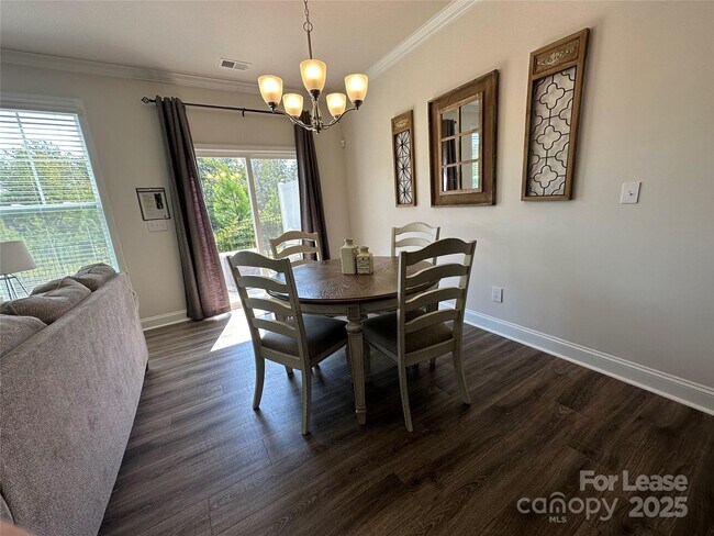 Building Photo - 596 Altamonte Dr