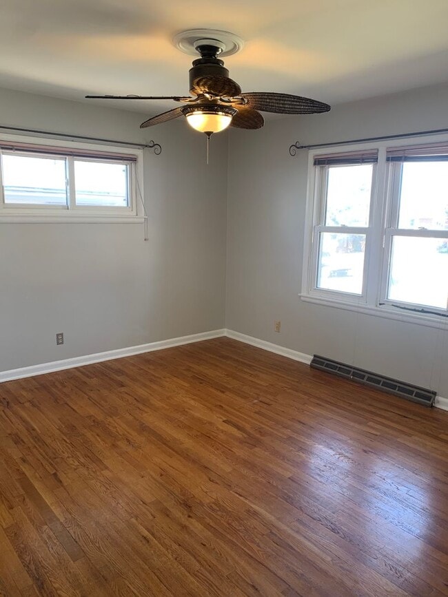 Building Photo - 2 BEDROOM, 2 BATHROOM, 2 BONUS ROOM SINGLE FAMILY HOME